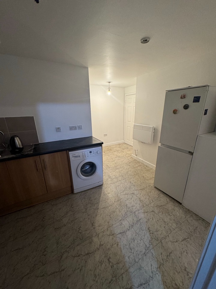 Luton 2 Bed Flat, Stuart Street, LU1 To Rent Now for £1,200.00 p/m