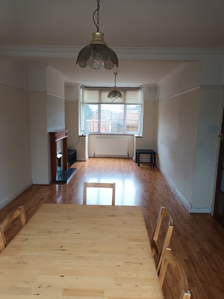 Edgware 3 Bed Terraced House, Camrose Avenue, HA8 To Rent Now for £