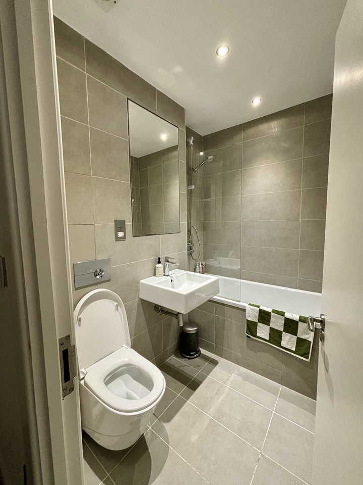 Bow 3 Bed Flat, Chapelford Appartments, E3 To Rent Now for £3,255.