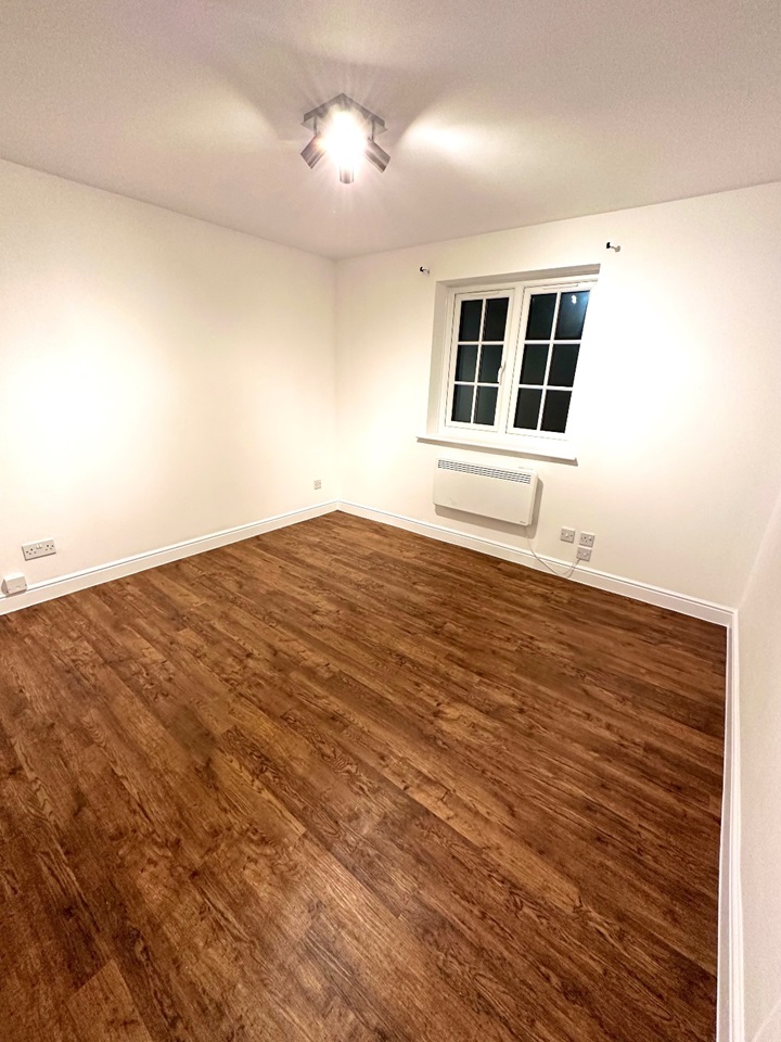 London 2 Bed Flat, Gilbert Close, SE18 To Rent Now for £1,600.00 p/m