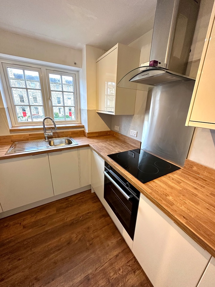 London 2 Bed Flat, Gilbert Close, SE18 To Rent Now for £1,600.00 p/m