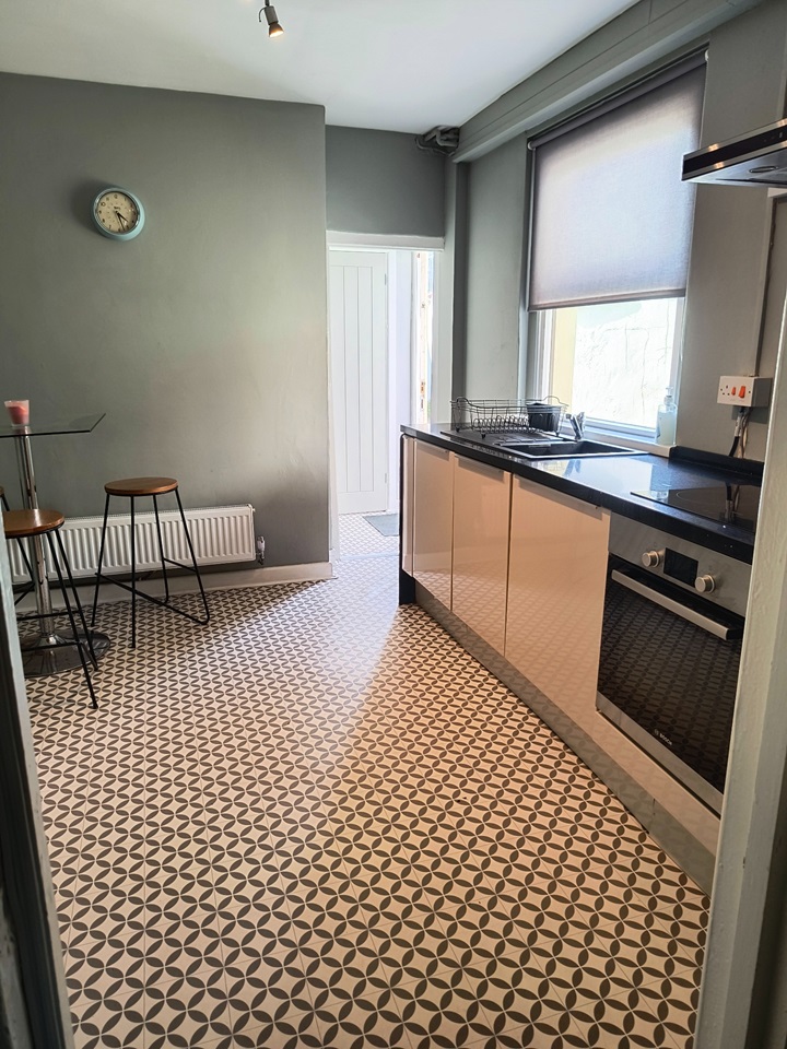 1 Bed Flat, Theodora Street, CF24 photo 3