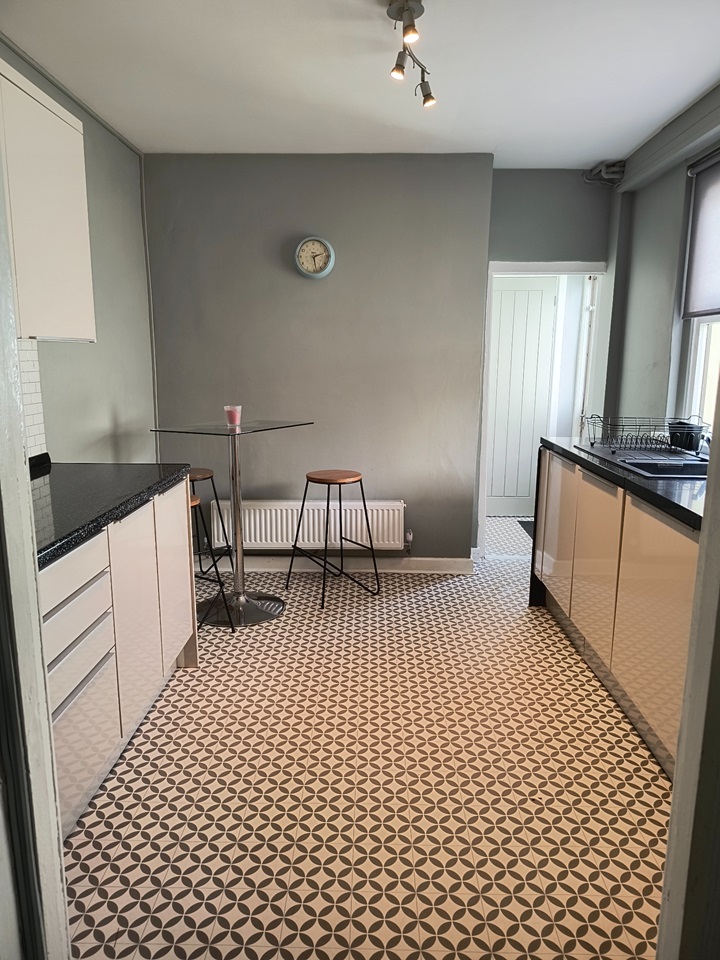 1 Bed Flat, Theodora Street, CF24 photo 2