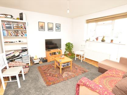 1 Bed Flat, Woodbank, N4