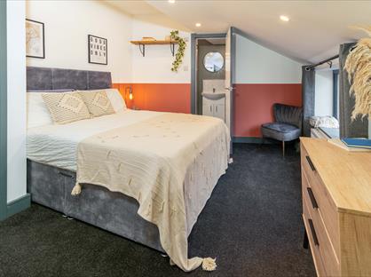 Room in a Shared House, Deans Road, M27