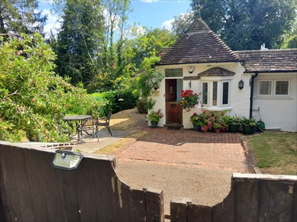 2 Bed Bungalow, Nethern Court Road, CR3