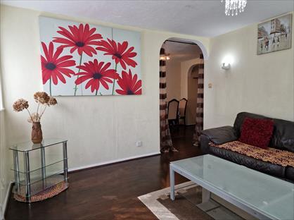 2 Bed Flat, Thamesvale Close, TW3