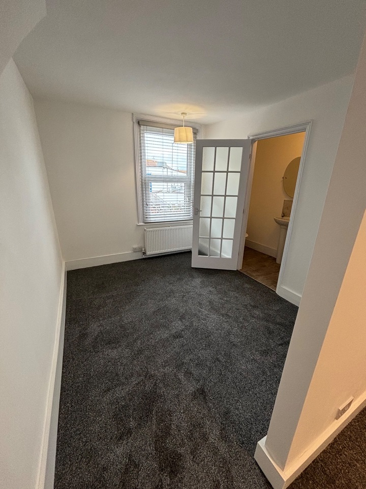 Worthing 1 Bed Flat, Worthing, BN11 To Rent Now for £850.00 p/m