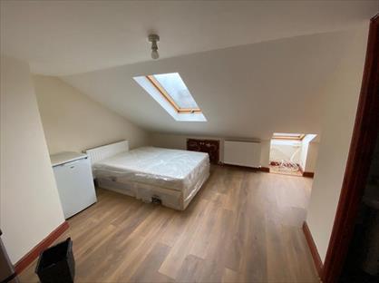 Studio Flat, St.James Street, E17