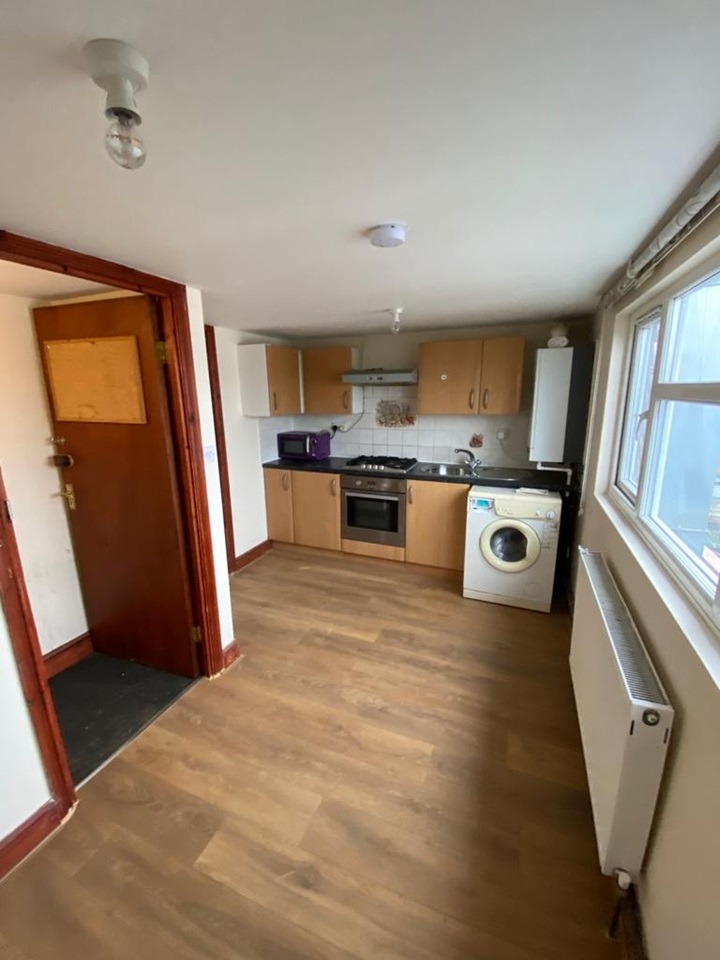 London Studio Flat, St.James Street, E17 To Rent Now for £1,300.00 p/m