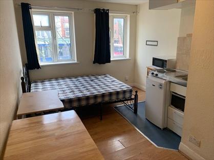 Studio Flat, High Road, N20