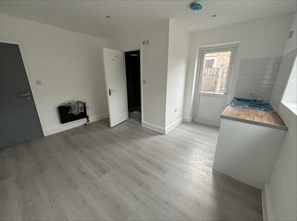 Studio Flat, Colville Road, E11