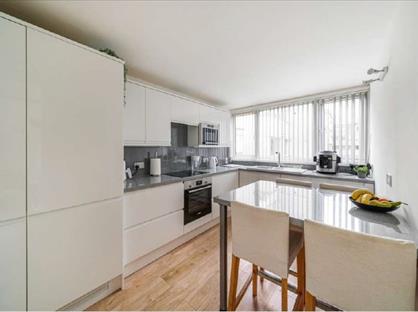 1 Bed Flat, Athlone Square, SL4