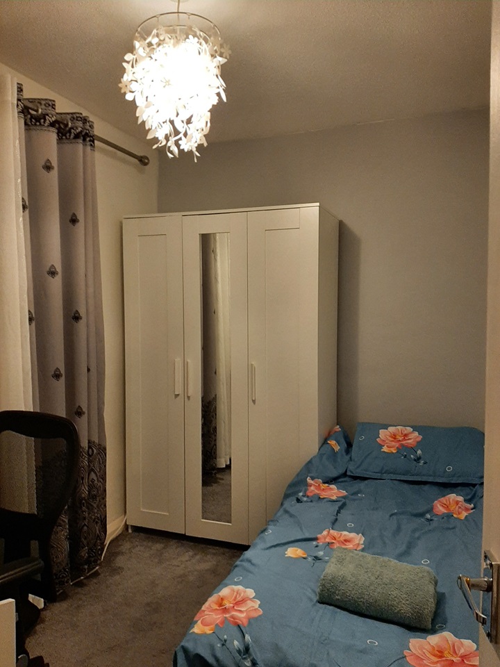 Dagenham Room in a Shared House, Baddow Close, RM10 To Rent Now for