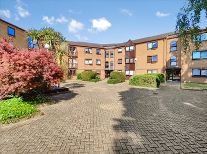 1 Bed Flat, Westgate Court, EN8