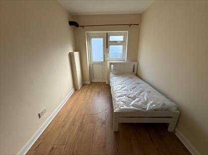 Room in a Shared House, Longford Gardens, UB4