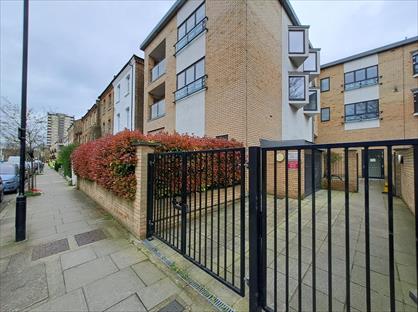 3 Bed Flat, Wesley House, E5