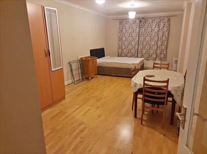 1 Bed Flat, Clifford Road, TW4