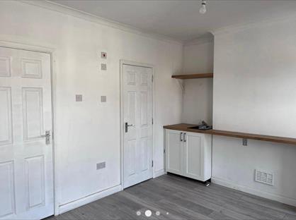Studio Flat, Clacton Road, E17