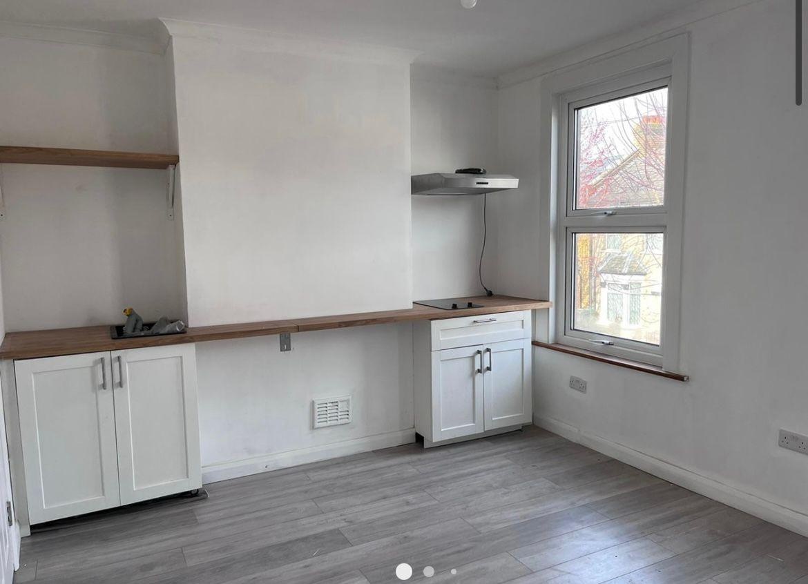 London Studio Flat, Clacton Road, E17 To Rent Now for £1,200.00 p/m