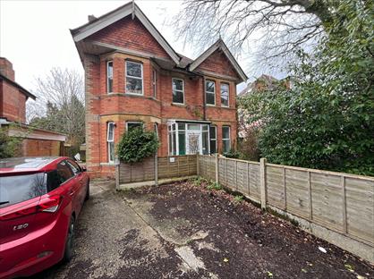 2 Bed Flat, Richmond Park Road, BH8