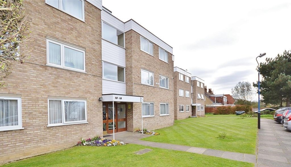 Barkingside 2 Bed Flat, Barkingside, IG6 To Rent Now for £1,850.00 p/m