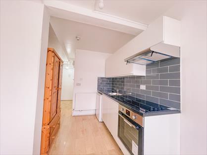 Studio Flat, Kember Street, N1