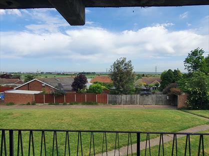1 Bed Flat, Lapis Close, DA12