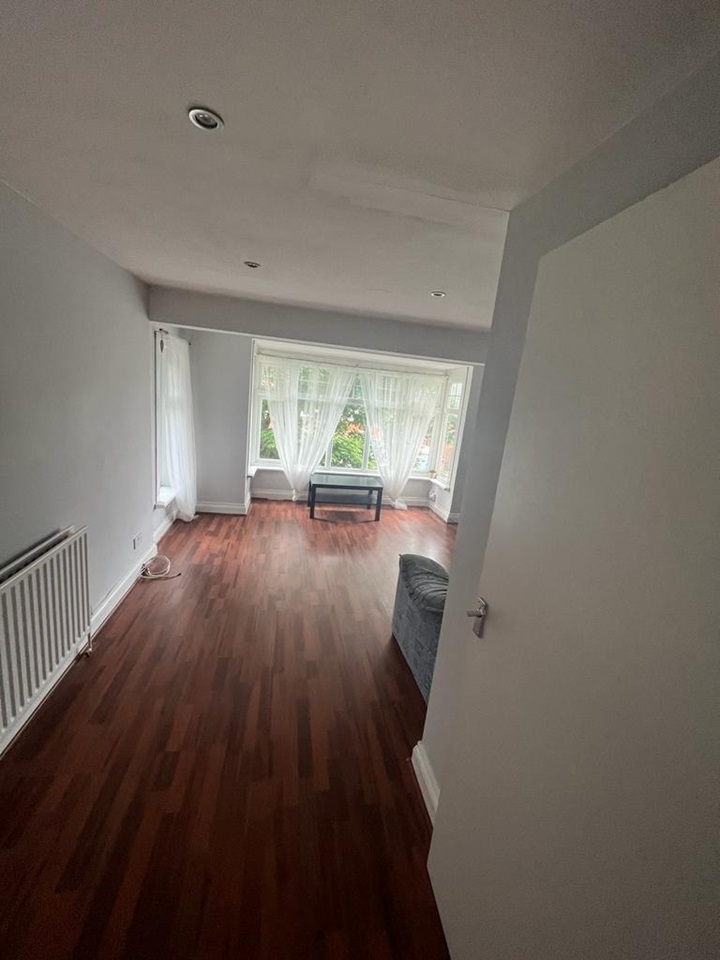 Sutton 1 Bed Flat, Egmont Road, SM2 To Rent Now for £1,400.00 p/m