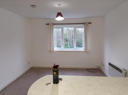 1 Bed Flat, Chequers Court, BS32
