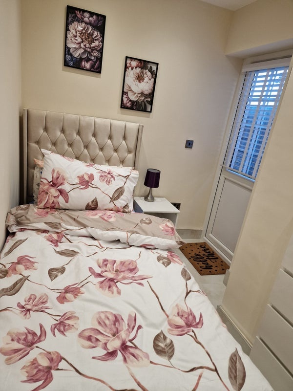 Feltham Room in a Shared House, Northumberland Crescent, TW14 To