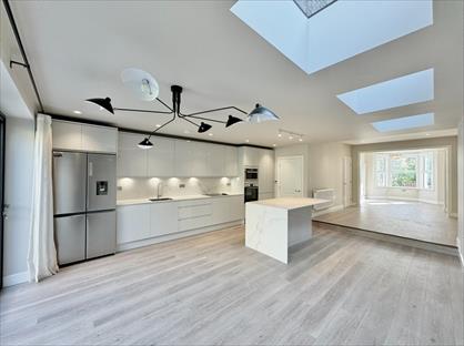 4 Bed Terraced House, Eastbury Grove, W4
