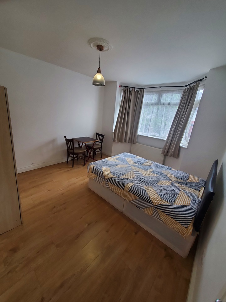 London Room in a Shared House, Palmers Green, N13 To Rent Now for £