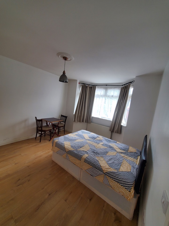 London Room in a Shared House, Palmers Green, N13 To Rent Now for £