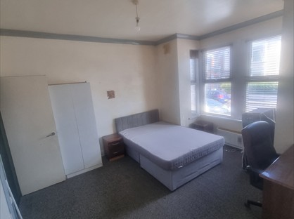 Studio Flat, Scarborough Road, E11