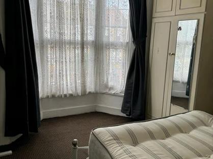 Room in a Shared House, Durants Road, EN3