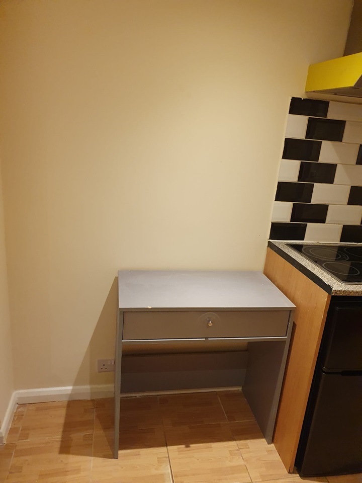 Mitcham Studio Flat, Kent Close, CR4 To Rent Now for £890.00 p/m