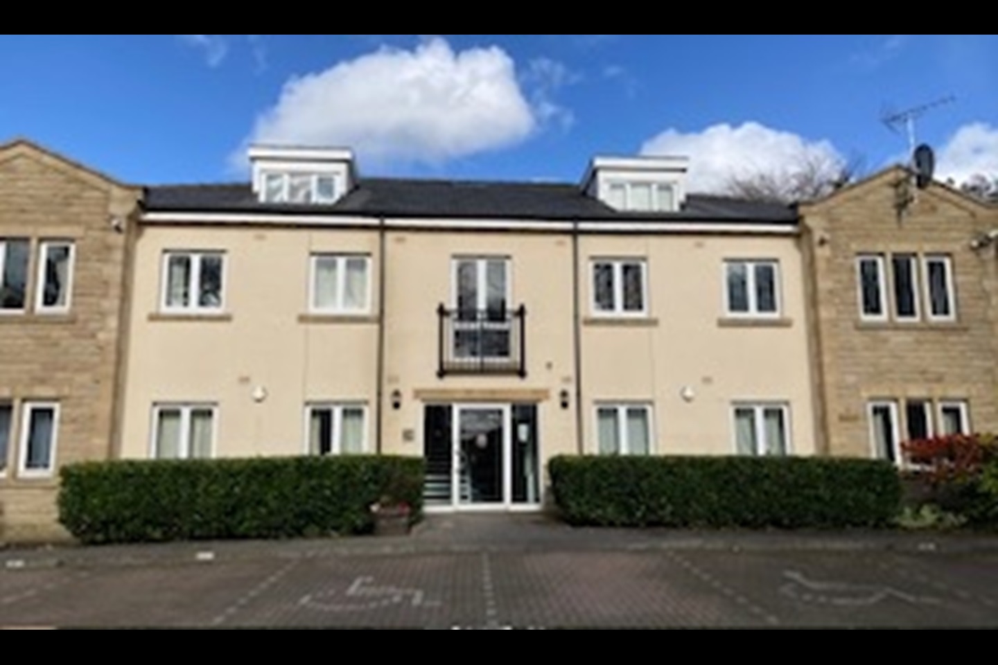 Moortown, Leeds 2 Bed Flat, King Lane, LS17 To Rent Now for £895.00 p/m