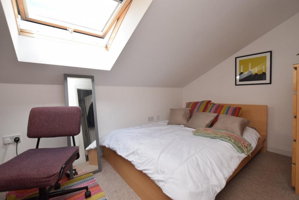 Moortown, Leeds 2 Bed Flat, King Lane, LS17 To Rent Now for £895.00 p/m