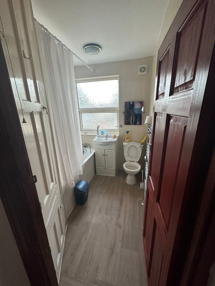 Rayners Lane Room in a Shared House, Lynton Road, HA2 To Rent Now