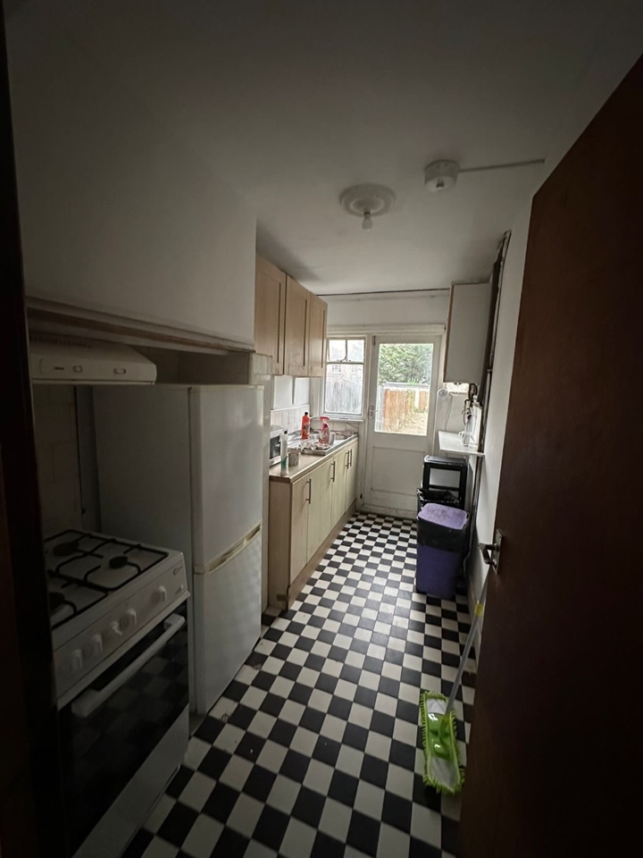 Rayners Lane Room in a Shared House, Lynton Road, HA2 To Rent Now