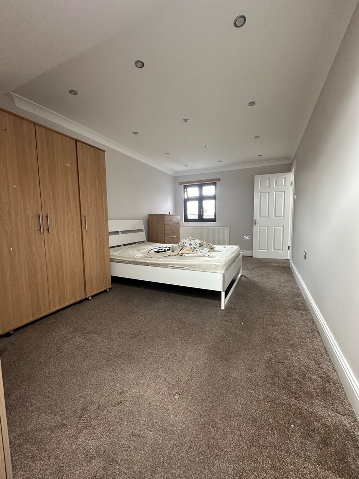 London 6 Bed SemiDetached House, Chesterfield Road, E10 To Rent