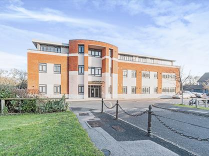 2 Bed Flat, Lime Tree Way, RG24