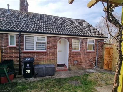 1 Bed Bungalow, Second Avenue, CO14