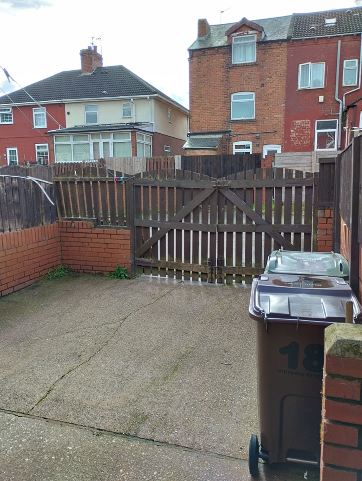 Hemsworth, Pontefract 3 Bed Terraced House, Victoria Street, WF9 To