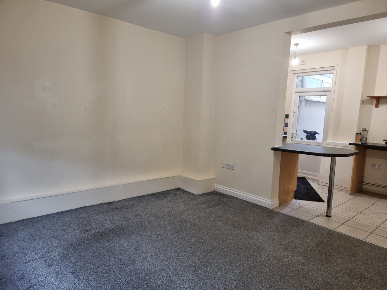 Neath 2 Bed Flat, Crynant, SA10 To Rent Now for £625.00 p/m