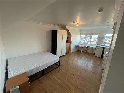Studio Flat, Mazenod Avenue, NW6
