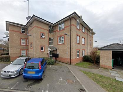 2 Bed Flat, Garner Court, TW19