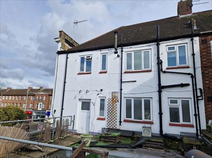 2 Bed Flat, High Street, IG6