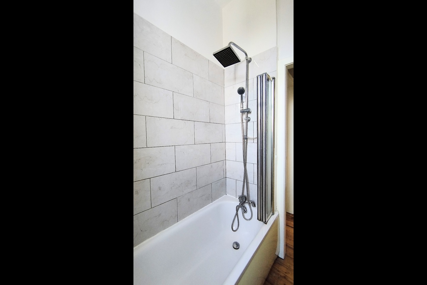 Edinburgh 1 Bed Flat, Salamander Street, EH6 To Rent Now for £995.